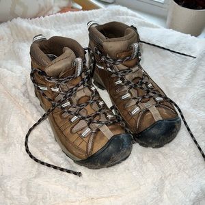 EUC Keen Waterproof womens hiking boots size 7.5